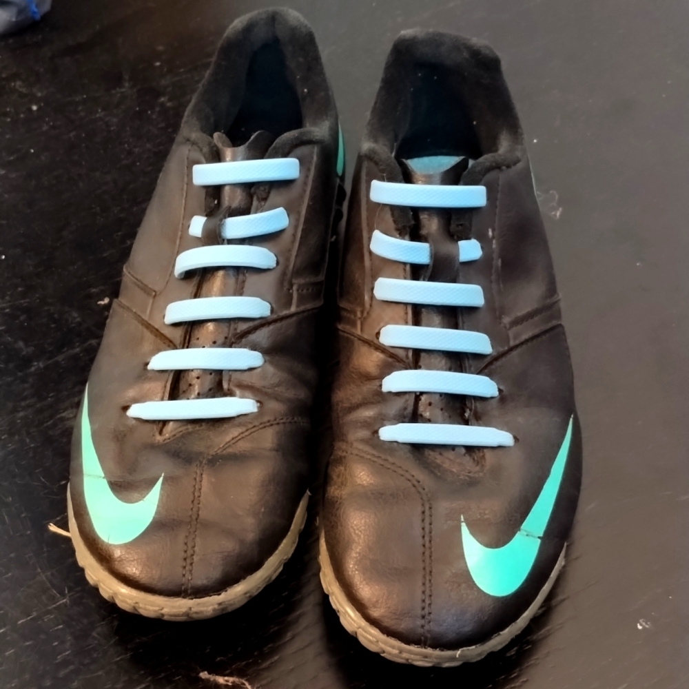 Nike Youth Track Shoes Black Leather size 4